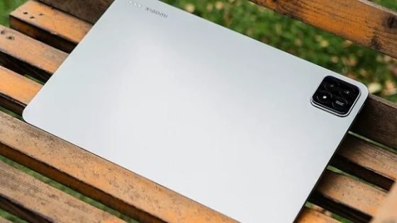 حادث تقني يثير القلق بعد تصاعد دخان من جهاز لوحي بيد طفل في بكين