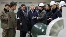 كوريا الشمالية تختبر صواريخ بعيدة المدى من غواصة نووية