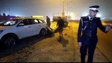 مدير المرور العام يشرف ميدانيًا على حادث مروري على أحد الطرق الخارجية