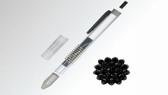 علماء أمريكيون يطورون قلمًا ذكيًا قادرًا على اكتشاف العلامات المبكرة لمرض “باركنسون” باستخدام الذكاء الاصطناعي، ويعتمد القلم الجديد على تحليل حركات اليد، إذ يحتوي على حبر مغناطيسي وطرف مرن، ما يمكّنه من تحويل حركات الكتابة إلى إشارات كهربائية عالية الدقة.