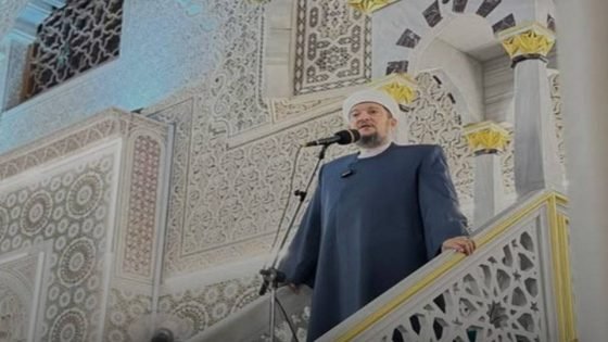 خطيب جامع ابي حنيفة يهاجم مظاهر الاحتفال برأس السنة: تقليد أعمى وانفصال عن واقع الأمة.