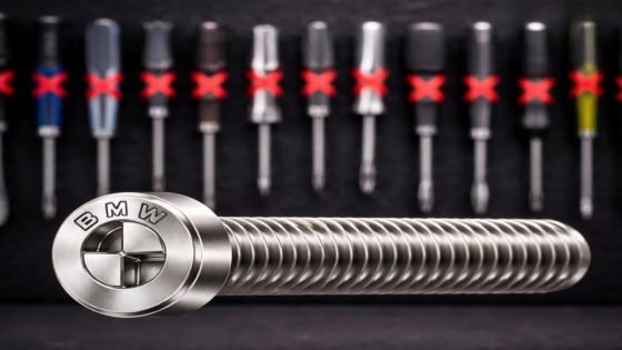 شركة BMW تسجل براءة اختراع لبرغي جديد على شكل شعار BMW، صُمم لمنع المالكين من إصلاح عجلاتهم بأنفسهم