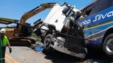 مصرع 11 شخصاً وإصابة 11 آخرين بحادث اصطدام حافلة وشاحنة جنوب البرازيل