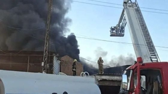 إخماد حريق في معمل ومخزن للمواد البلاستيكية بمنطقة الكاظمية