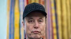 إيلون ماسك يرد بالفارسية على تغريدة المرشد الإيراني علي خامنئي ويصف موقفه بـ«الوهم الزائف» وسط تصاعد التوتر السياسي