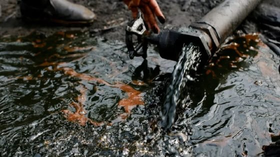 استقرار أسعار النفط في التعاملات المبكرة مع توازن المخاوف من اضطرابات إمدادات إيران وتوقعات عودة الصادرات الفنزويلية