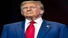 عطل فني مفاجئ يجبر الطائرة الرئاسية الأولى على العودة بعد إقلاعها بترامب باتجاه دافوس واستبدالها بطائرة رئاسية أخرى لضمان سلامة الرحلة