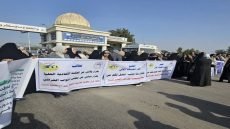 وقفة احتجاجية لموظفي وذوي الشهادات الجامعية أمام جامعة ذي قار