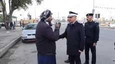 مدير المرور العام يجري جولة ميدانية في شوارع بغداد ويلتقي بالمواطنين لمتابعة انسيابية السير ومعالجة الاختناقات المرورية