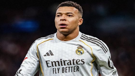 حسب AS: كيليان مبابي يرغب بالمشاركة في كأس السوبر الاسباني رغم الاصابة