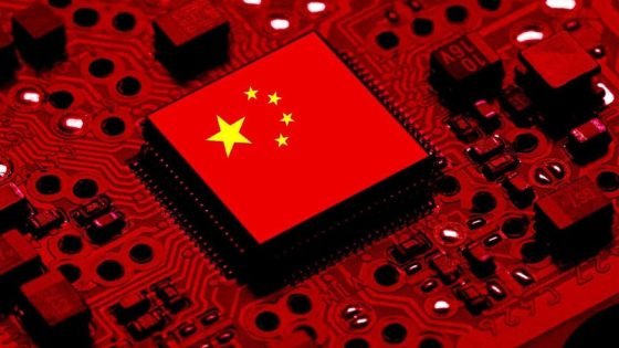 باحثون صينيون طوروا رقائق جديدة تعمل بالضوء بدل الكهرباء، وحققت أداءً يفوق شرائح إنفيديا بما يصل إلى 100 مرة، ما قد يشكّل نقلة نوعية في عالم المعالجات.