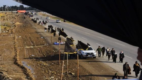 استمرار حركة الزائرين على طريق كوت – بغداد مرورًا بناحية الدبوني، متجهين نحو مرقد الإمام موسى بن جعفر الكاظم (عليه السلام)، لإحياء ذكرى شهادته، في أجواء يملؤها الإخلاص والولاء والعزاء.