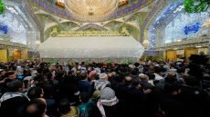 ابتهاجاً بذكرى المبعث النبويّ الشريف.. نشر الورود الطبيعيّة في أرجاء مرقد الوصي أمير المؤمنين (عليه السلام).