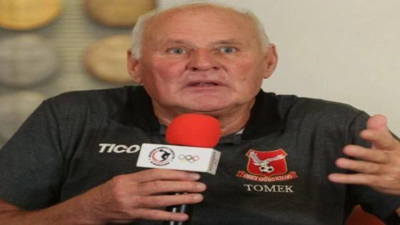 يان توماشيفسكي مُدرب بولندي: إذا لم يُتوَّج هانسي فليك بدوري الأبطال، فيجب إقالته ، ببساطة لا يناسب هذا الفريق