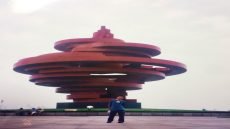 زوجان متزوجان في الصين يكتشفان انهما كانا في نفس الصورة عندما كانا مراهقين