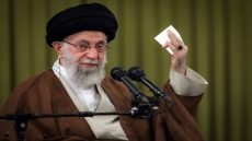 خامنئي: لا نريد مهاجمة أي دولة لكننا سنرد بقوة على من يهاجمنا.