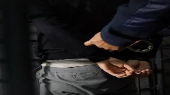 المخابرات العراقية تعيد مواطن عراقي معتقل في سوريا إلى بغداد، بعد ان سافر إلى سوريا لأجل فتاة حمصية تزوجها قبل 5 أشهر وتم اعتقاله من قبل الأمن هناك.