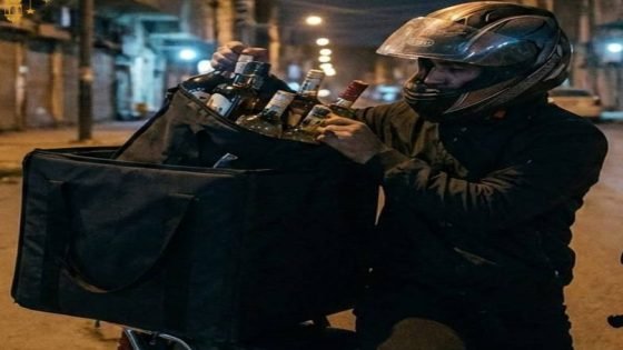 الداخلية تحذر سائقي الديليفري: إيصال الكحول في رمضان يعرضكم للمساءلة.