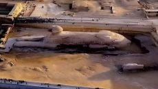 صورة جوية لتمثال أبو الهول في الجيزة أثارت اهتمامًا واسعًا على مواقع التواصل، بعدما لاحظ الكثيرون عدم التناسق بين حجم الرأس والجسم.