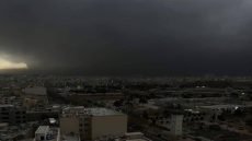 غيوم سوداء واجواء مرعبة في طهران بعد قصف مخازن النفط في العاصمة من قبل الطيران الصهيوني