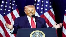 ترامب: نرفع بعض العقوبات النفطية عن بعض الدول مؤقتاً لخفض أسعار الوقود عالمياً.