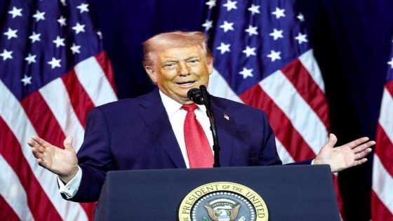 ترامب: نرفع بعض العقوبات النفطية عن بعض الدول مؤقتاً لخفض أسعار الوقود عالمياً.