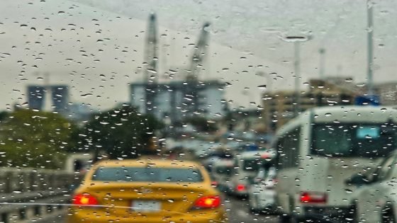 الطقس: العراق يشهد مطلع الأسبوع المقبل تأثراً بمنخفض جوي مصحوب بأمطار غزيرة وتقلبات حادة في الطقس وسط تحذيرات من السفر براً خلال ذروة الحالة الجوية.