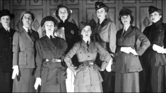 خلال الحرب العالمية الثانية، اشتغلت نساء بريطانيا بمهام استخباراتية سرية ضمن Special Operations Executive. تدربن على التنكر، جمع المعلومات عن العدو، استخدام الراديو والرسائل المشفرة، وأساسيات الدفاع عن النفس أثناء المهام الخطيرة خلف خطوط العدو.