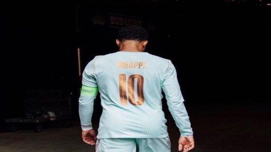 كيليان مبابي : بالنسبة لي ، كأس العالم هي البطولة الأهم، بطولة أعظم اللاعبين على مر التاريخ، عندما يُقال لي إنني قد أصبح هدافها التاريخي، لا أستطيع حتى تصديق ذلك