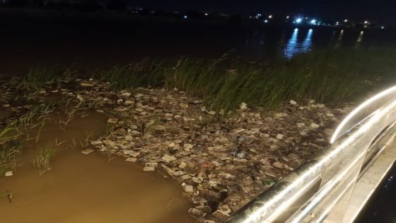 رغم جماله اللافت… كورنيش السراي في العمارة يُشوَّه بمشاهد النفايات على ضفاف نهر دجلة