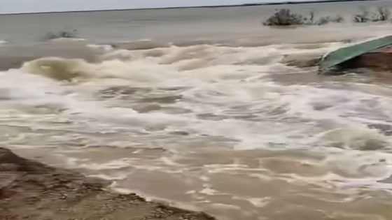 شهدت مناطق الأهوار في محافظة ميسان قبل قليل انهيار سدة ترابية