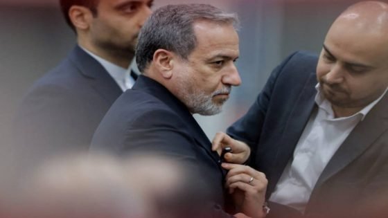 رويترز عن وزير الخارجية الإيراني “عباس عراقجي”: مصممون على الدفاع عن أنفسنا بكل الوسائل.