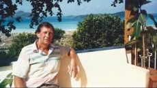 بريندون غريمشاو ترك حياته في المدينة ليعيش على جزيرة مهجورة في سيشيل، حيث عمل على زراعتها وإعادة الحياة إليها عبر الاهتمام بالطبيعة والحيوانات. رفض بيعها رغم العروض الكبيرة، وتحولت لاحقًا إلى محمية طبيعية، لتبقى إرثًا بيئيًا مهمًا.