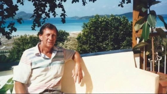 بريندون غريمشاو ترك حياته في المدينة ليعيش على جزيرة مهجورة في سيشيل، حيث عمل على زراعتها وإعادة الحياة إليها عبر الاهتمام بالطبيعة والحيوانات. رفض بيعها رغم العروض الكبيرة، وتحولت لاحقًا إلى محمية طبيعية، لتبقى إرثًا بيئيًا مهمًا.