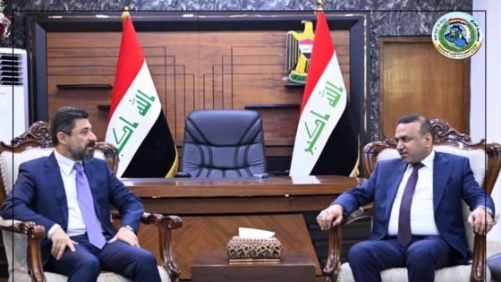 وزير العدل خالد شواني يتسلم مهام إدارة وزارة العمل بالوكالة من الوزير السابق أحمد الأسدي