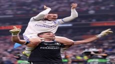 فاز ديبو مارتينيز بجميع النهائيات التي لعبها خلال مسيرته مع المنتخب والنادي.