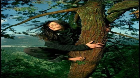جوليا هيل – اعتصام فوق شجرة “لونا” (738 يوم)