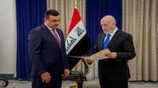 يحيى المحمدي يتسلم المرسوم الجمهوري الخاص بتعيينه رئيساً لديوان رئاسة الجمهورية