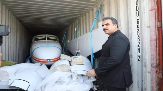 هيئة المنافذ الحدودية: إحباط واحدة من أكبر محاولات التهريب في ميناء أم قصر تضمنت أدوية وأجهزة إلكترونية مخفية داخل حاويات بمواد رخيصة للتهرب من الرسوم الجمركية مع ضبط أكثر من 15 ألف هاتف نقال و2000 سماعة “أبل”، إضافة إلى طائرة تدريب متروكة منذ أشهر.