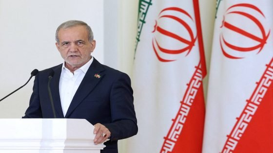 الرئيس الإيراني: مستعدون لطمأنة العالم بأننا لا نسعى للسلاح النووي