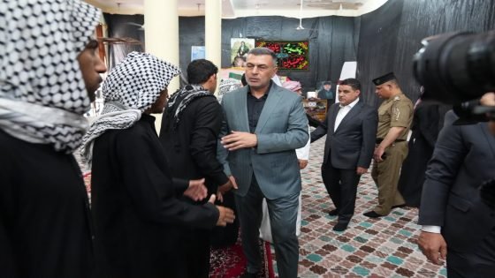 أجرى محافظ البصرة المهندس أسعد عبد الأمير العيداني زيارة إلى عائلات ضحايا حادث الباص الذي وقع على طريق ذي قار البصرة، يرافقه رئيس اللجنة الأمنية في مجلس محافظة البصرة الدكتور عقيل الفريجي.