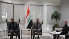 أكد نائب محافظ البصرة الإداري ماهر العامري أن محافظ البصرة المهندس أسعد العيداني ترأس اجتماعاً مشتركاً مع مدير شركة نفط البصرة باسم عبد الكريم بحضور عدد من المسؤولين في ديوان المحافظة وشركة نفط البصرة مشيراً إلى أن الاجتماع تطرق إلى عدد من القضايا والملفات المشتركة المتعلقة بتعزيز التعاون والتنسيق بين الحكومة المحلية وشركة نفط البصرة بما يخدم المصلحة العامة ويدعم جهود التنمية وتطوير الخدمات في المحافظة