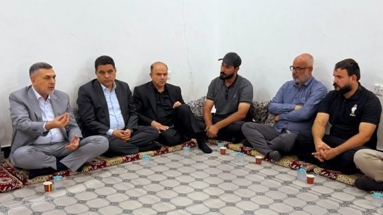 أكد رئيس اللجنة الأمنية والمنافذ الحدودية في مجلس محافظة البصرة الدكتور عقيل طالب الفريجي، خلال مرافقته محافظ البصرة المهندس أسعد العيداني في زيارته لتقديم واجب العزاء إلى ذوي الشهيد الصياد نجم التميمي في قضاء الفاو، أن المحافظ وجه بتثبيت نجم التميمي شهيدًا من أبناء البصرة، ومنح عائلته جميع حقوق الشهداء، بما في ذلك تخصيص قطعة أرض وصرف راتب شهري لأسرته.