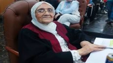 سيدة مصرية بعمر 83 عاماً تحصل على شهادة الدكتوراه من كلية الآداب بجامعة المنصورة بتقدير “مرتبة الشرف الأولى”.