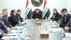 محافظ ميسان حبيب ظاهر الفرطوسي يبحث مع لجنة الأقاليم والمحافظات النيابية ملف التلوث البيئي والمائي في المحافظة.